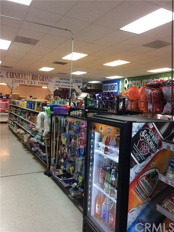 1220 W 9th St, Merced, CA 95341